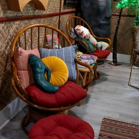 Tropical Tiki Hut-2
